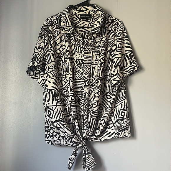 Black and White Geometric Print Plus Size Collared Button Up with Tie Bottom - Picture 1 of 7